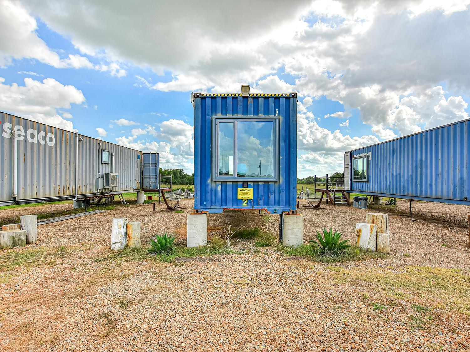 FlopHouze Shipping Container Hotel Round Top Exteriér fotografie