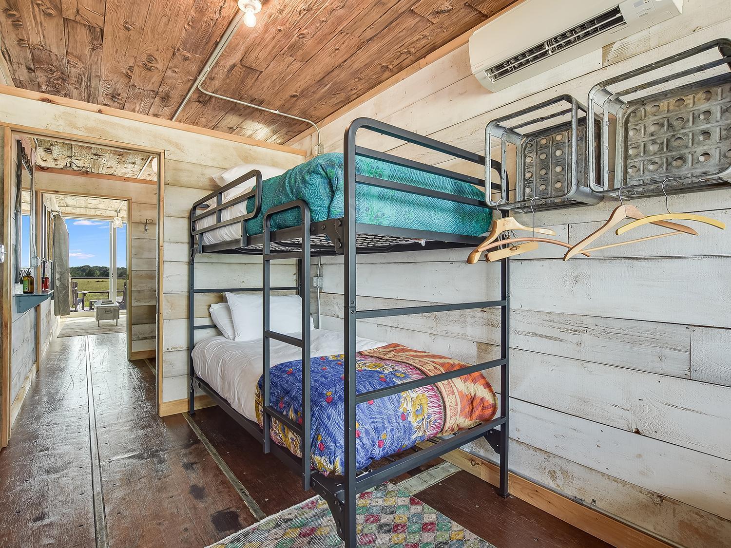 FlopHouze Shipping Container Hotel Round Top Exteriér fotografie